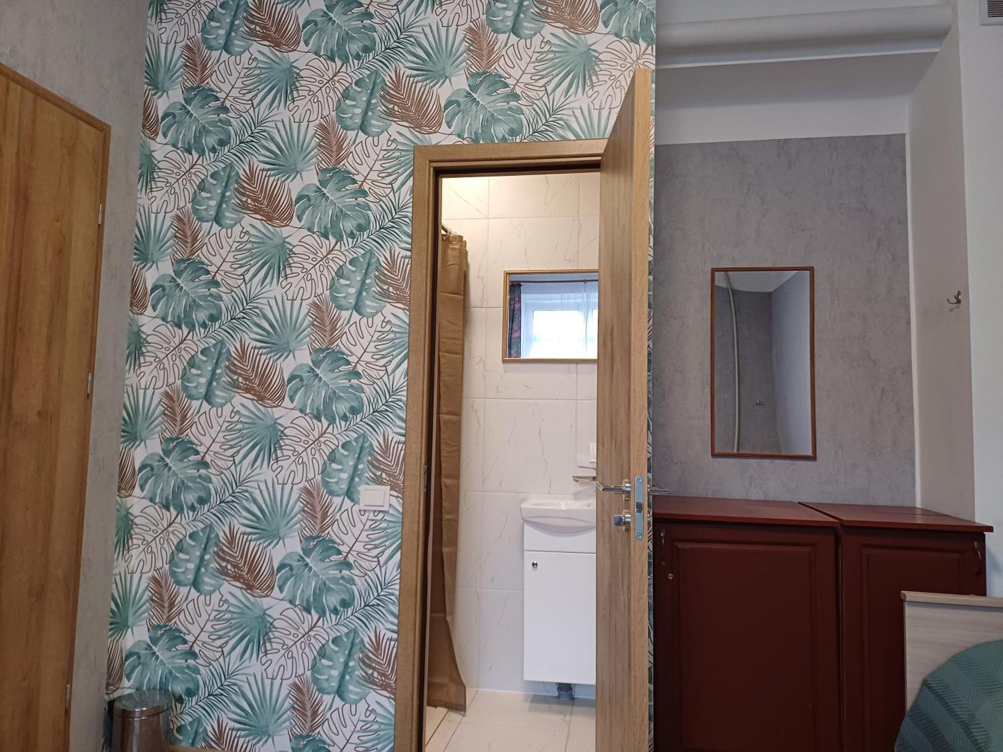 Green Oaks Private Rooms With Private Shower Klaipeda Exterior photo